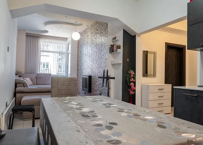 Downtown Apartment *